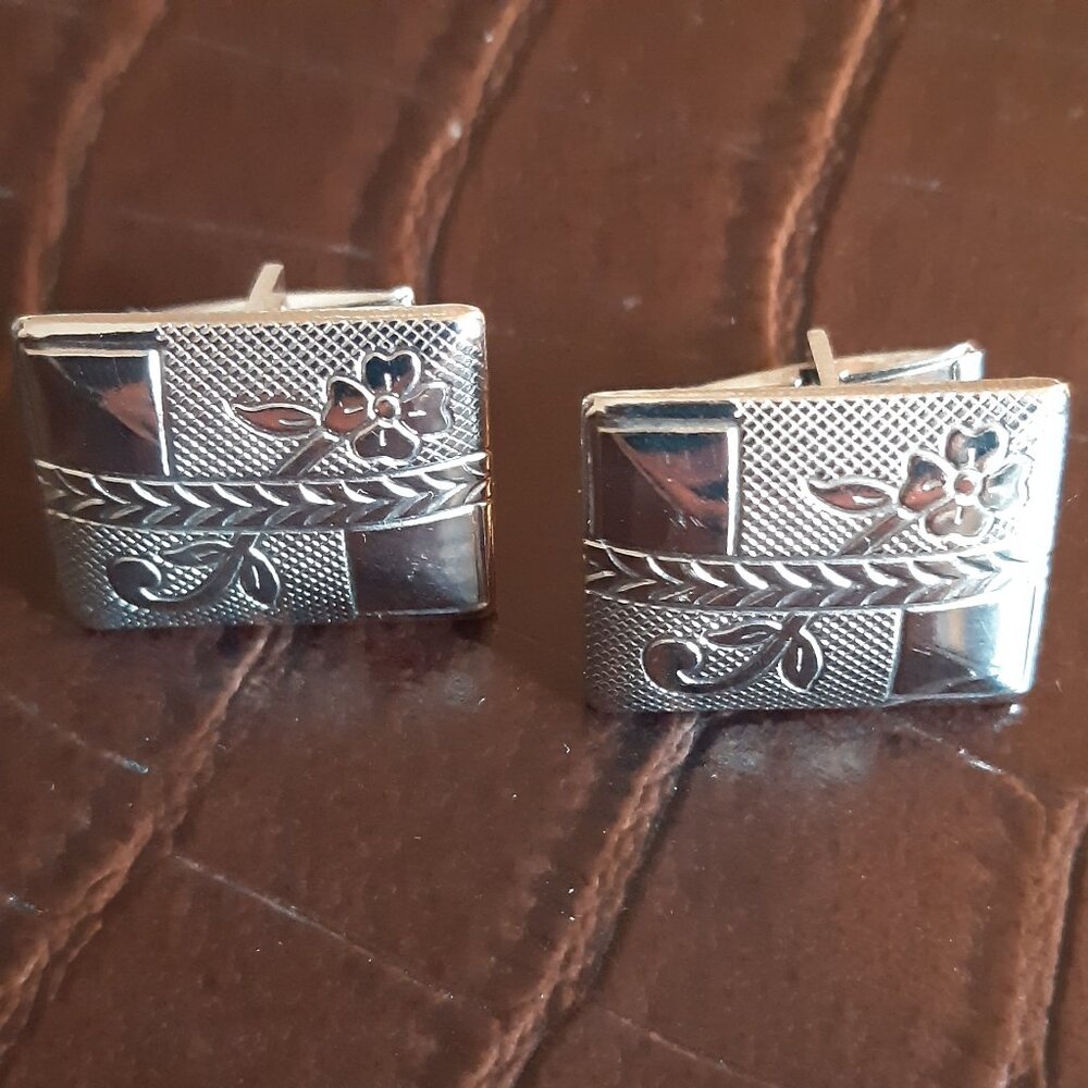 ⚡️BUY 3 for $55⚡️ 1960s Swank Dogwood Flower Silver Tone Cuff Links Vintage